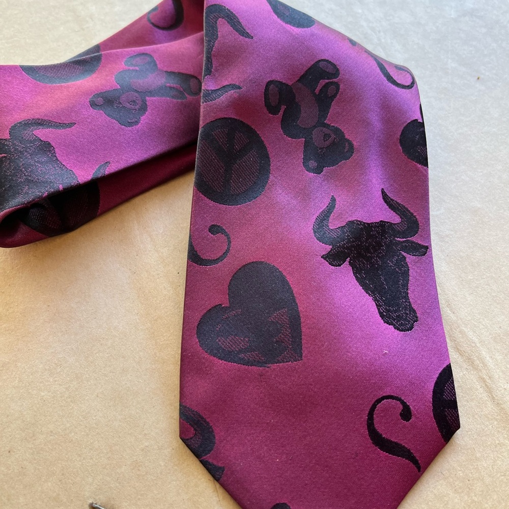 Gorgeous and rare Moschino silk tie